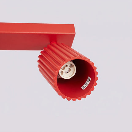 Plafonnier Oslo barre 2 spots orientables 30 cm rouge vif, packshot de trois quarts