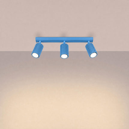 Plafonnier Oslo barre 3 spots orientables 45 cm bleu ciel, lumière allumée
