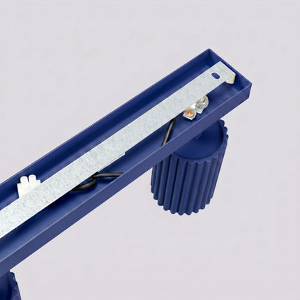 Plafonnier Oslo barre 3 spots orientables 45 cm bleu outremer, vue de détail