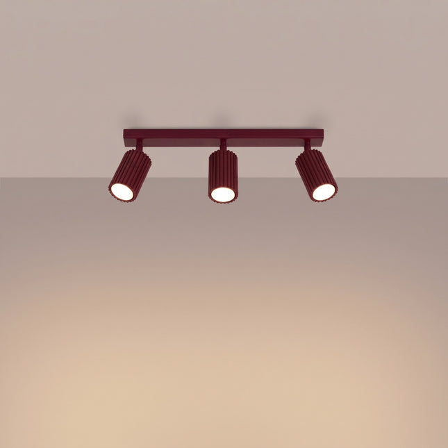 Plafonnier Oslo barre 3 spots orientables 45 cm bordeaux, lumière allumée