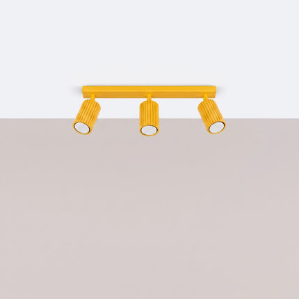 Plafonnier Oslo barre 3 spots orientables 45 cm jaune ambré, vue en situation sur fond clair