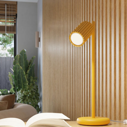 Plafonnier Oslo barre 3 spots orientables 45 cm jaune ambré dans un intérieur contemporain