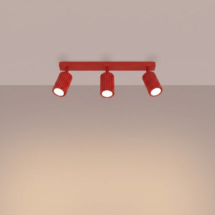 Plafonnier Oslo barre 3 spots orientables 45 cm rouge vif, lumière allumée