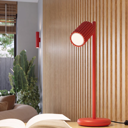 Plafonnier Oslo barre 3 spots orientables 45 cm rouge vif dans un intérieur contemporain
