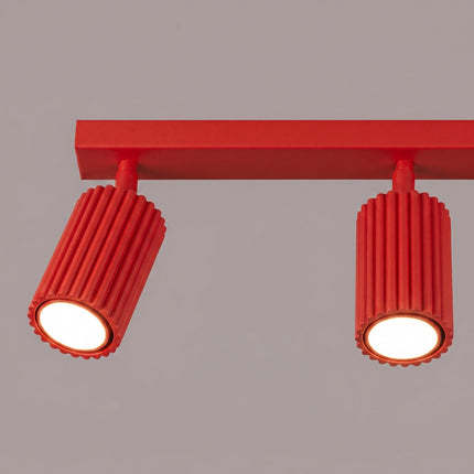 Plafonnier Oslo barre 3 spots orientables 45 cm rouge vif, packshot de trois quarts