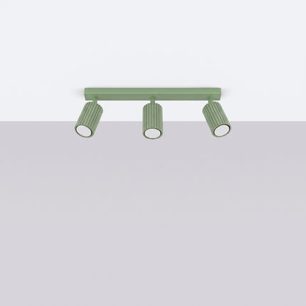 Plafonnier Oslo barre 3 spots orientables 45 cm vert sauge, vue en situation sur fond clair