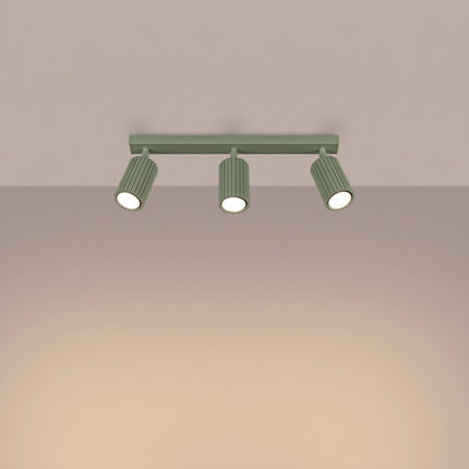 Plafonnier Oslo barre 3 spots orientables 45 cm vert sauge, lumière allumée