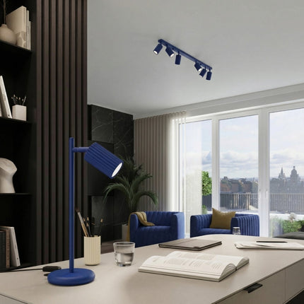 Plafonnier Oslo Barre 4 Spots Orientables 81 cm en Aluminium Bleu Outremer, mise en situation 2