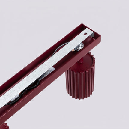 Plafonnier Oslo Barre 4 Spots Orientables 81 cm en Aluminium Bordeaux, vue de détail