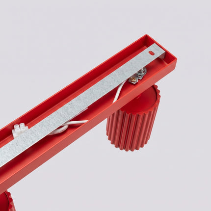 Plafonnier Oslo Barre 4 Spots Orientables 81 cm en Aluminium Rouge Vif, vue de détail