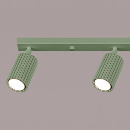 Plafonnier Oslo Barre 4 Spots Orientables 81 cm en Aluminium Vert Sauge, packshot de trois quarts