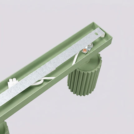 Plafonnier Oslo Barre 4 Spots Orientables 81 cm en Aluminium Vert Sauge, détail de la fixation