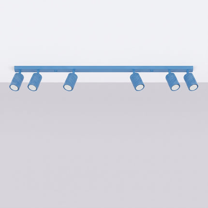 Plafonnier Oslo barre 6 spots orientables 117 cm bleu ciel, vue en situation sur fond clair