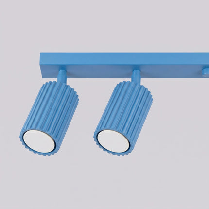 Plafonnier Oslo barre 6 spots orientables 117 cm bleu ciel, packshot de trois quarts