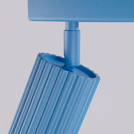 Plafonnier Oslo barre 6 spots orientables 117 cm bleu ciel, détail de la fixation