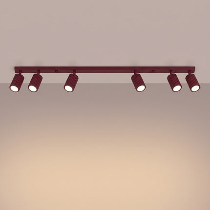 Plafonnier Oslo barre 6 spots orientables 117 cm bordeaux, lumière allumée