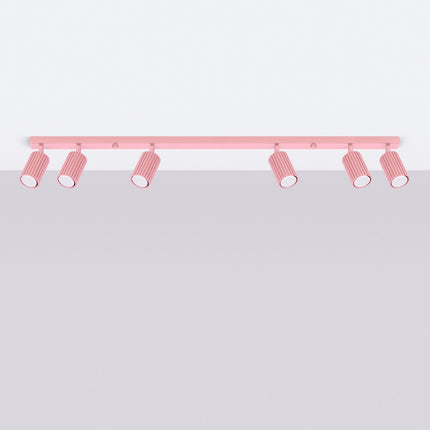 Plafonnier Oslo barre 6 spots orientables 117 cm rose poudré, vue en situation sur fond clair