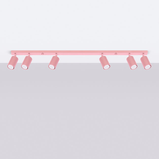 Plafonnier Oslo barre 6 spots orientables 117 cm rose poudré, vue en situation sur fond clair