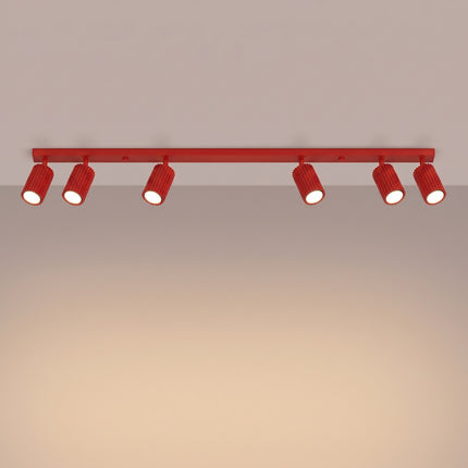 Plafonnier Oslo barre 6 spots orientables 117 cm rouge vif, lumière allumée