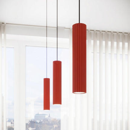 Plafonnier Oslo barre 6 spots orientables 117 cm rouge vif dans un intérieur contemporain