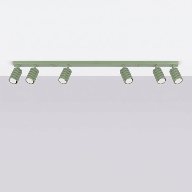 Plafonnier Oslo barre 6 spots orientables 117 cm vert sauge, vue en situation sur fond clair