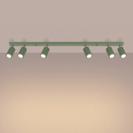 Plafonnier Oslo barre 6 spots orientables 117 cm vert sauge, lumière allumée