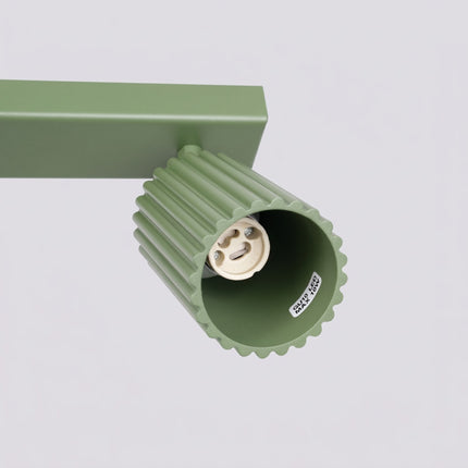 Plafonnier Oslo barre 6 spots orientables 117 cm vert sauge, packshot de trois quarts