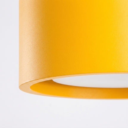 Plafonnier Pastille jaune ambré, packshot de trois quarts