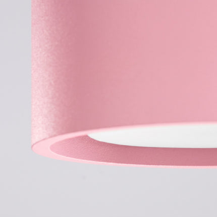 Plafonnier Pastille rose poudré, packshot de trois quarts