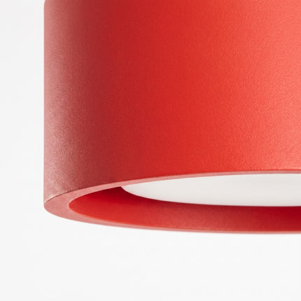 Plafonnier Pastille rouge vif, packshot de trois quarts