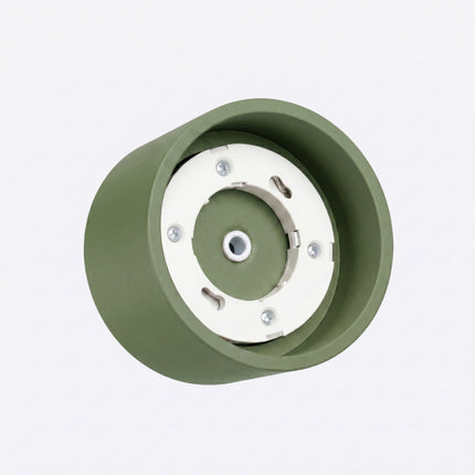 Plafonnier Pastille vert olive, vue sur fond coloré