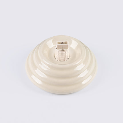 plafonnier perle céramique beige ip44, vue sur fond coloré