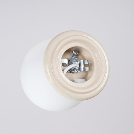 plafonnier perle céramique beige ip44, détail de la fixation