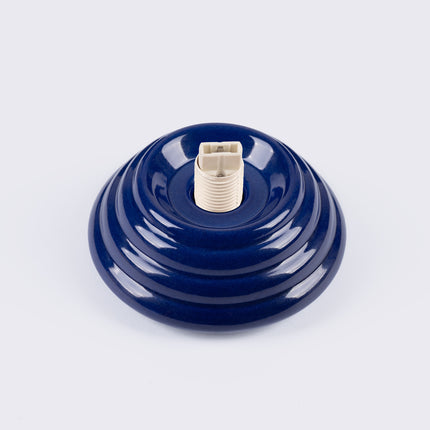 plafonnier perle céramique bleu outremer ip44, vue sur fond coloré