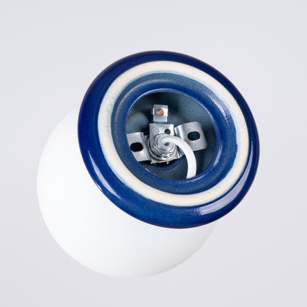 plafonnier perle céramique bleu outremer ip44, détail de la fixation