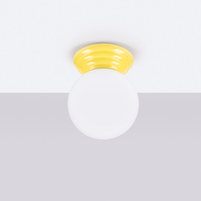 plafonnier perle céramique jaune ambré ip44, vue en situation