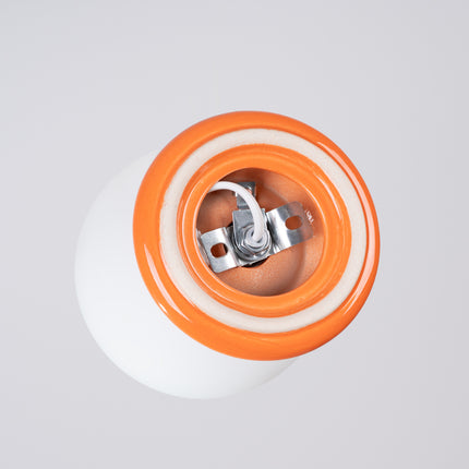 plafonnier perle céramique orange ip44, détail de la fixation