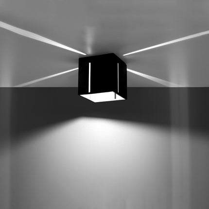 Plafonnier Pixar noir en aluminium en situation dans un intérieur moderne