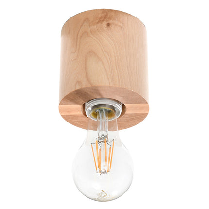 Détail du cylindre en bois naturel du plafonnier, veinage visible et douille E27 avec ampoule filament.