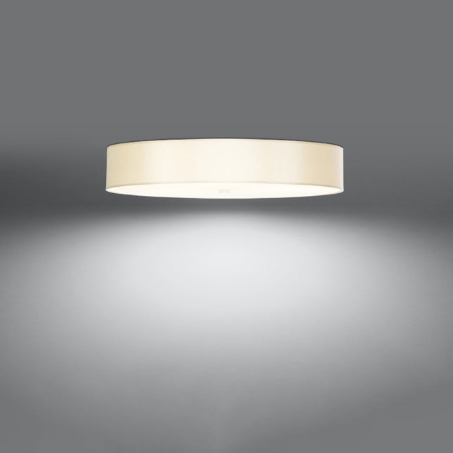 Plafonnier rond en tissu blanc de 80 cm, abat-jour tambour et diffuseur en verre, allumé sur fond gris