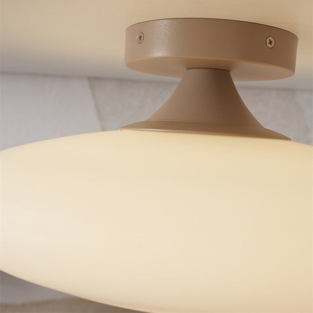 Détail du support plafond sable vissé du plafonnier Sapporo et de sa coupole en verre