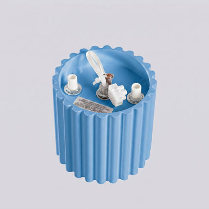 Plafonnier spot Aura bleu azur, vue sur fond coloré