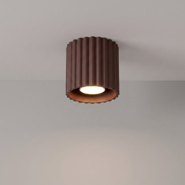 Ceiling light Aura spotlight fluted aluminum chocolate brown (GU10), light on