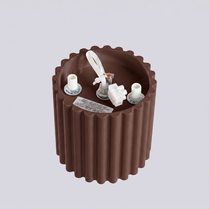 Plafonnier Spot Aura Aluminium Cannelé Brun Chocolat (GU10), vue sur fond coloré