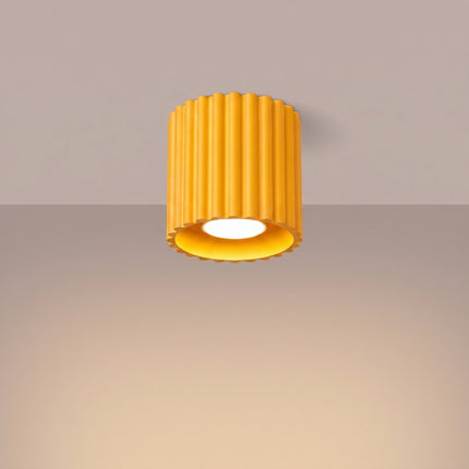 Plafonnier Spot Aura Aluminium Cannelé Jaune Ambré (GU10), lumière allumée
