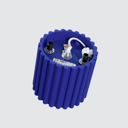 Dessus du plafonnier Aura bleu outremer avec câblage et étiquette technique IP20