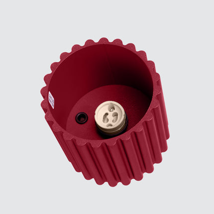 Intérieur du plafonnier Aura bordeaux montrant la douille GU10