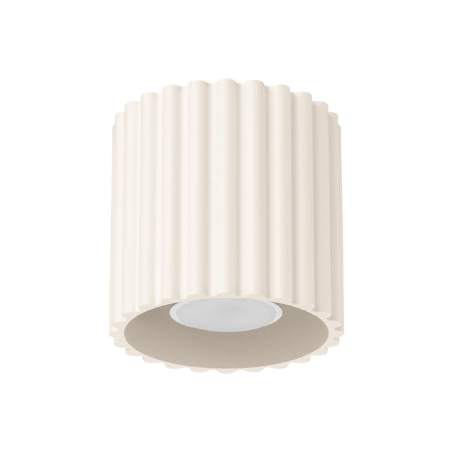 Plafonnier spot Aura cannelé en aluminium beige, vue de face sur fond blanc