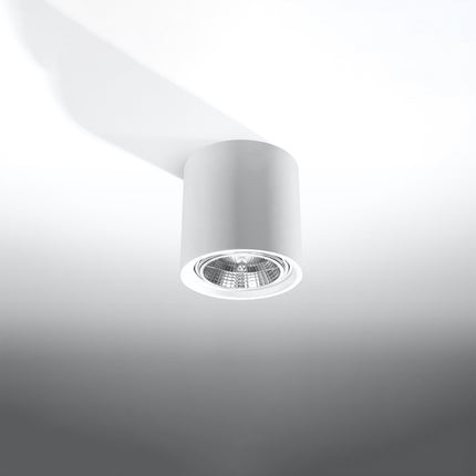 Plafonnier spot cylindrique blanc monté en saillie sur un plafond clair