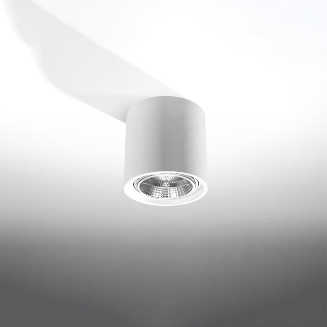 Plafonnier spot cylindrique blanc monté en saillie sur un plafond clair